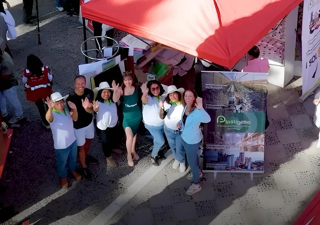 Equipo de Plastigesa en una feria comercial